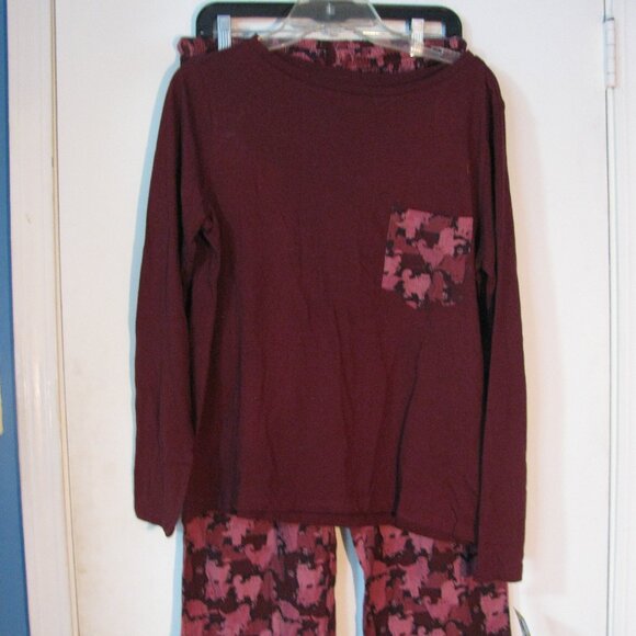 Cat Sleepwear Set NWT $80 Medium Cats Kittens Top & Pajama Pants Burgandy Wine - Picture 1 of 9